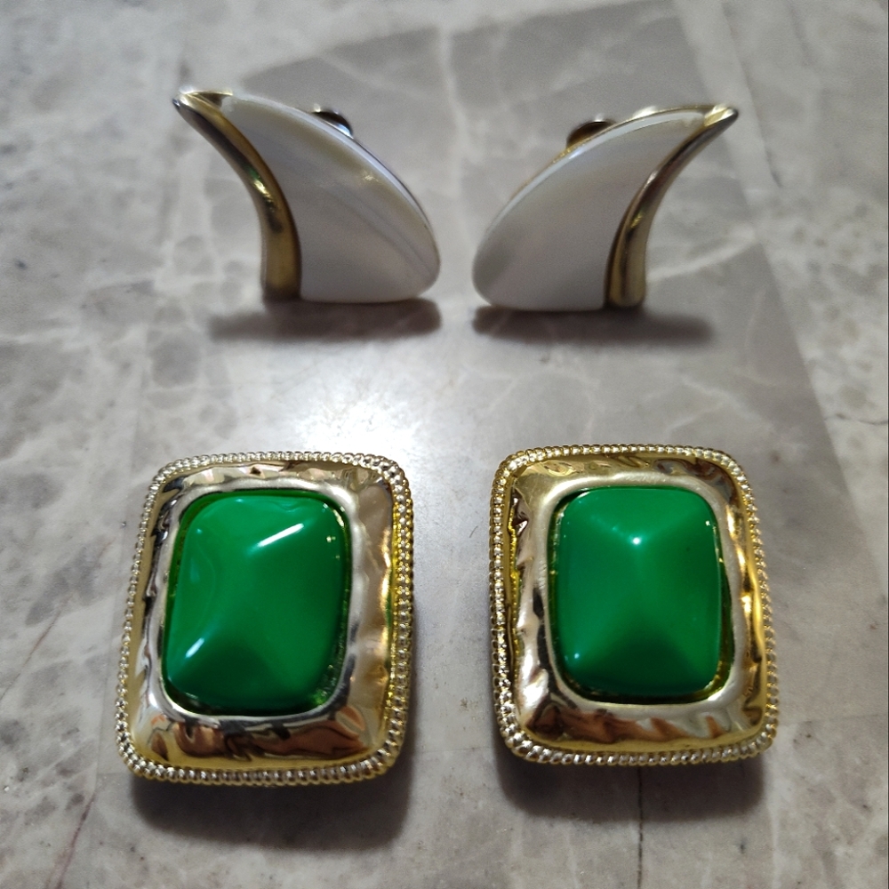 Elegant Gold and Green With Pearly White Shark Tooth Shaped Clip On Earrings Set
